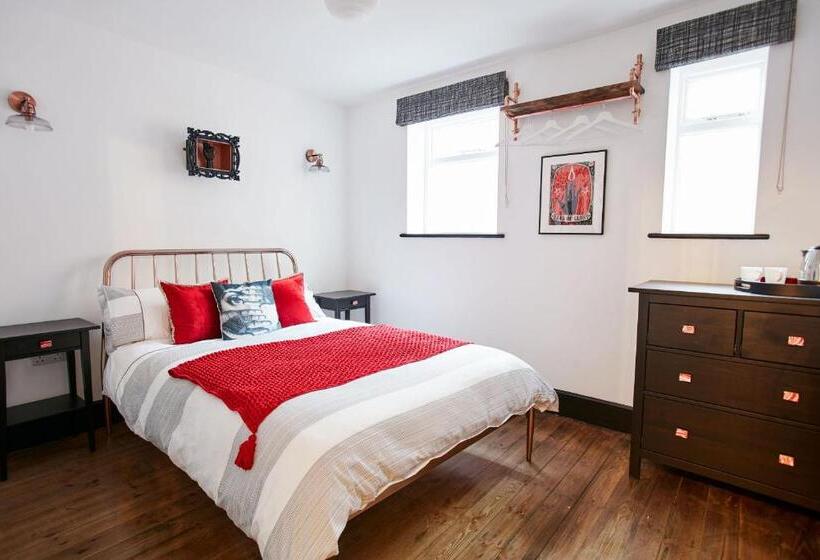 Quarto Estandar, Jet Black Jewel