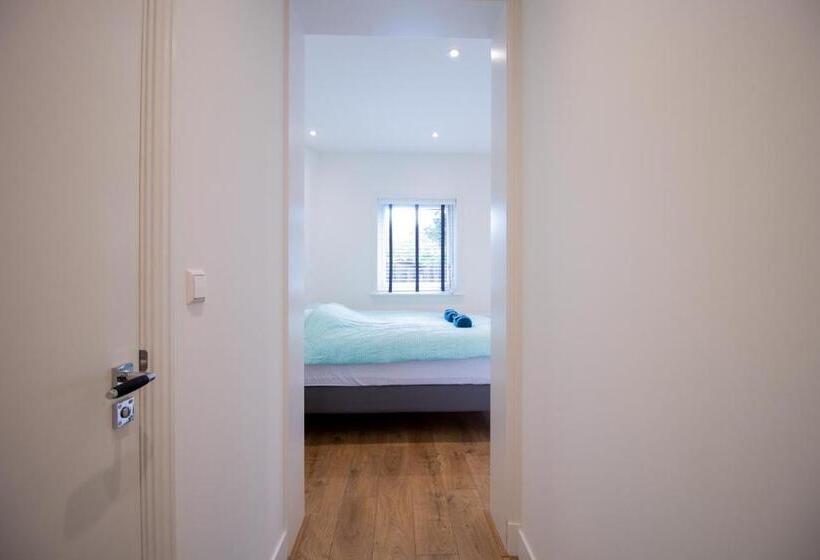 استودیو استاندارد با تراس, Escamp Apartments