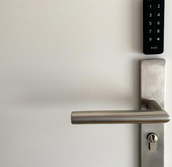 استودیو استاندارد با تخت کینگ, Escamp Apartments