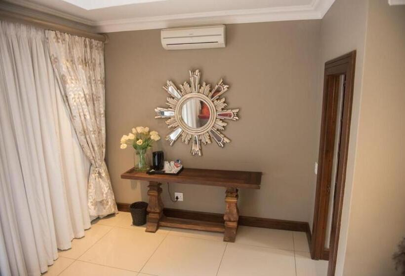 اتاق لوکس سه تخته, Potch Manor Boutique Guest House
