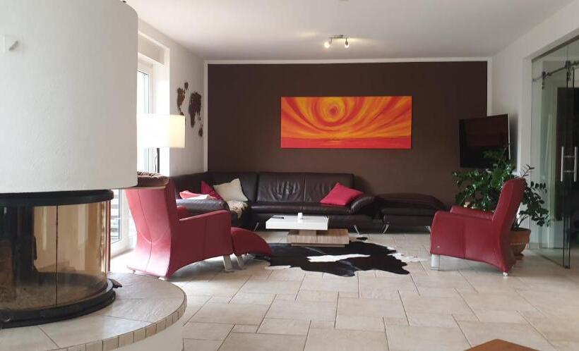 Дом 4 Спальни, Schönste Lage Am Rhein In Unmittelbarer Stadtnähe, B & B