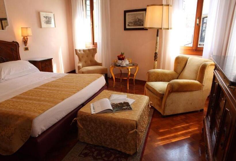 اتاق سوپریور, Pensione Accademia  Villa Maravege