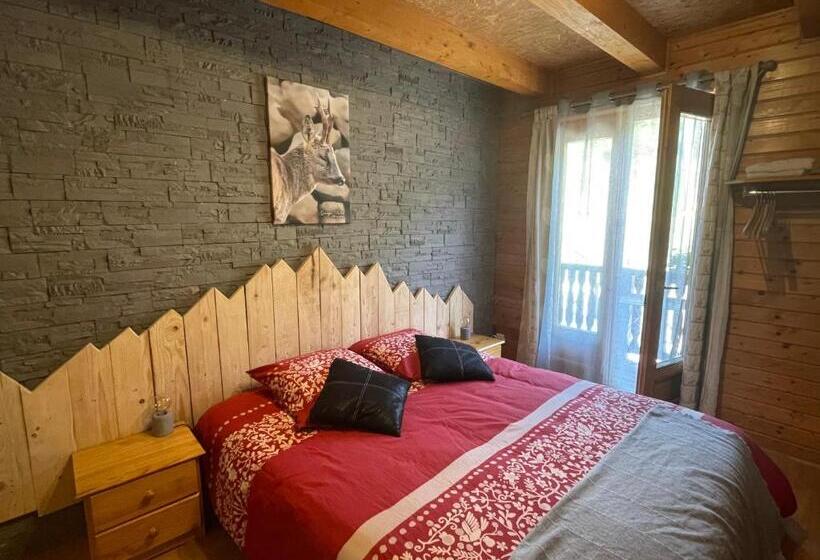 Четырехместный Номер Стандарт с Балконом, Le Chalet