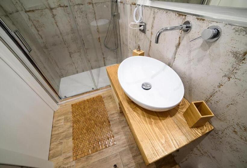 Quarto Familiar Deluxe, Forese House