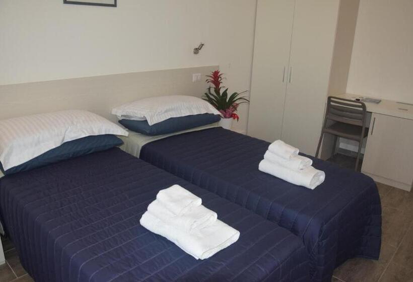 اتاق لوکس با بالکن, B&b Eden Ogliastra