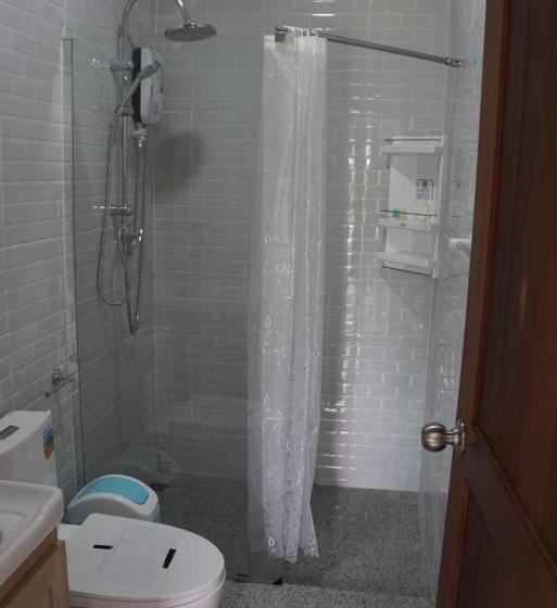 بانگلوی استاندارد, Evie Mae Resort
