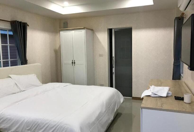 بانگلوی استاندارد, Evie Mae Resort