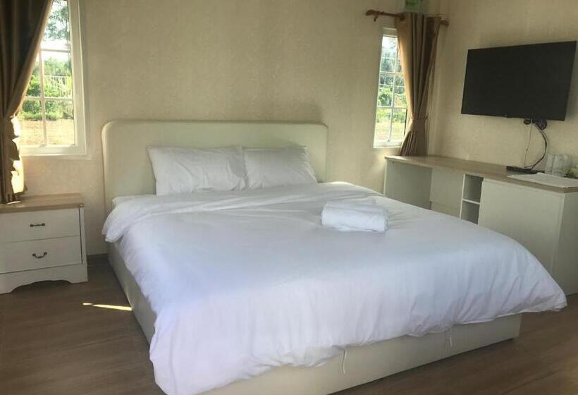 بانگلوی سوپریور, Evie Mae Resort