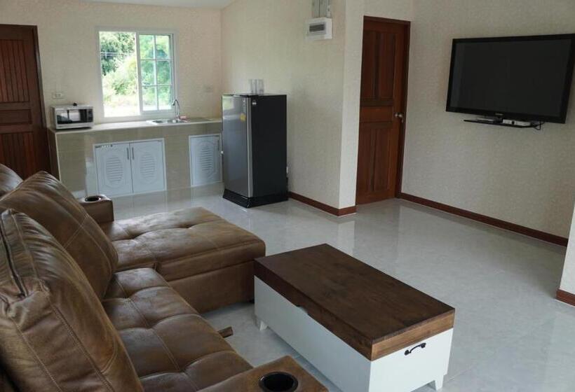 بانگلوی استاندارد 2 خوابه, Evie Mae Resort