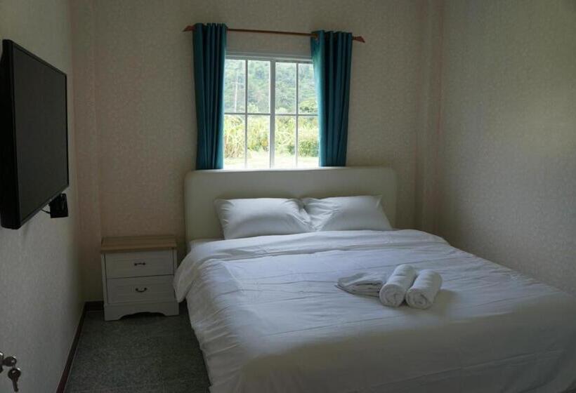 ویلای استاندارد 3 خوابه, Evie Mae Resort