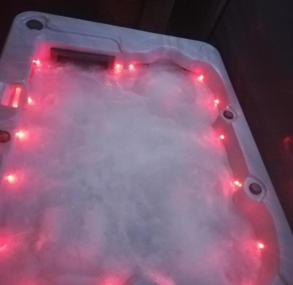 اتاق لوکس, Nueva Suite Jacuzzi Relax Beach & Mountain