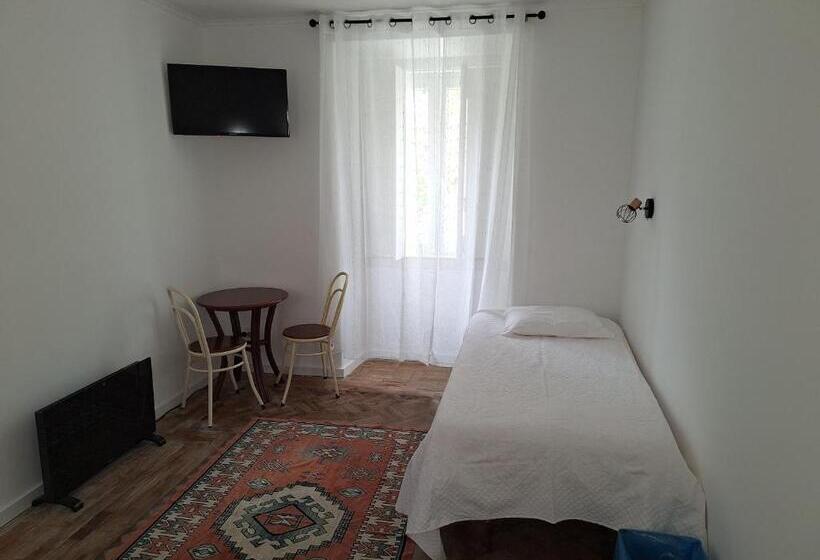 Quarto Triplo Basic, Al Penaferrim Sintra Rooms