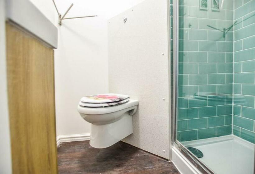 استودیوی استاندارد, Regency Guesthouse Manchester North