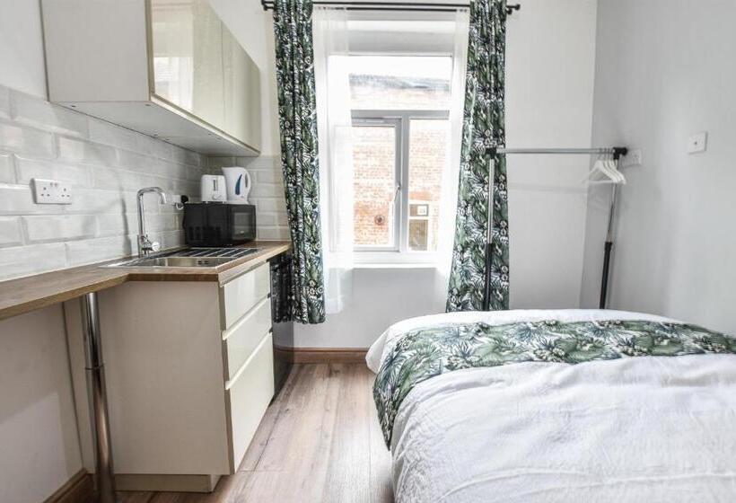 استودیوی استاندارد, Regency Guesthouse Manchester North