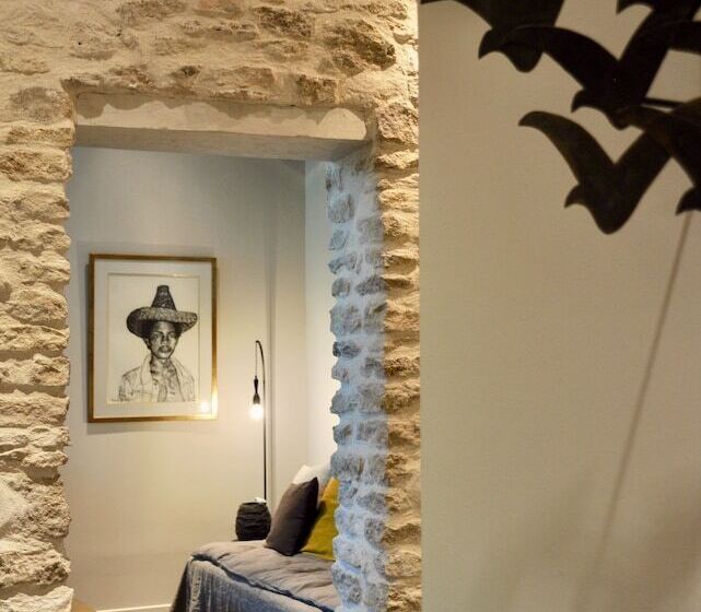 سوییت لوکس, Provence Km28