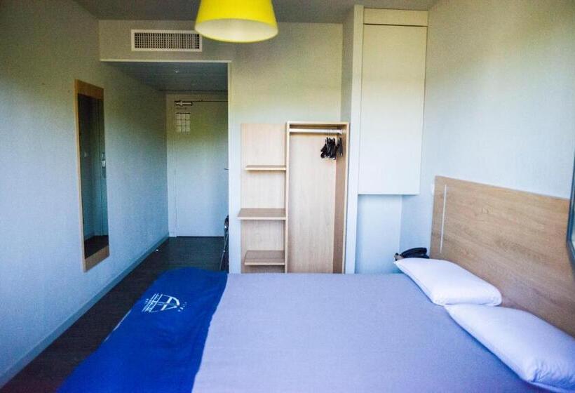 آپارتمان یک خوابه با دری مشترک که هال را جدا می کند., All Suites Besançon