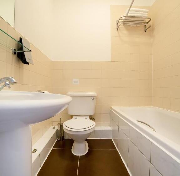 اتاق لوکس سه تخته, OYO London Luton