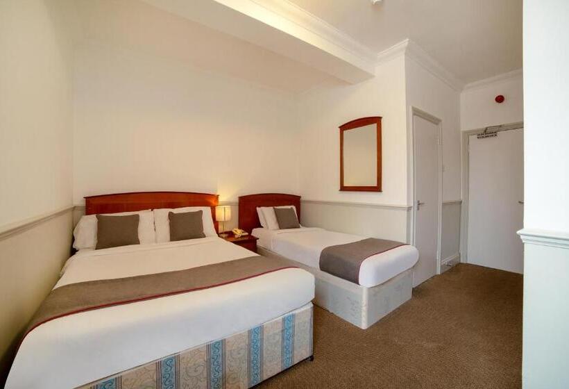 اتاق لوکس سه تخته, OYO London Luton