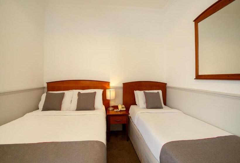 اتاق استاندارد سه نفره, OYO London Luton