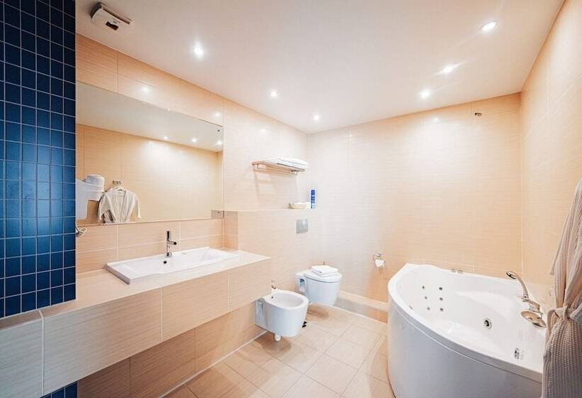 Номер Deluxe, Shato City