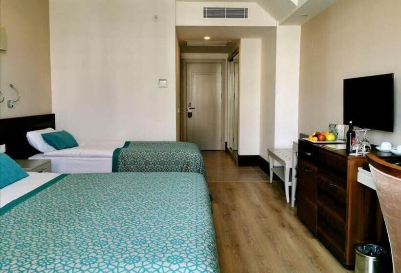 اتاق استاندارد با چشم‌انداز استخر, Side Crown Palace - Ultra All Inclusive