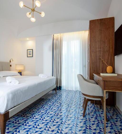 سوییت جونیور با چشم‌انداز دریا, Orablu Exclusive Villas