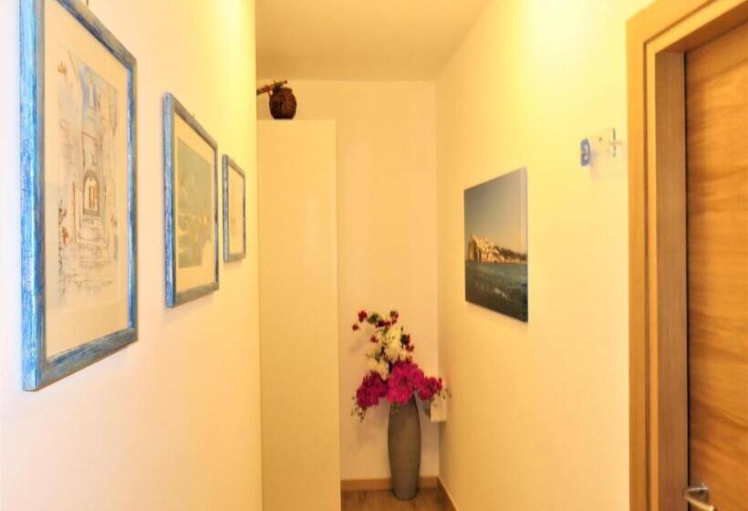 Escritório Estándar, Residenza Montegrappa