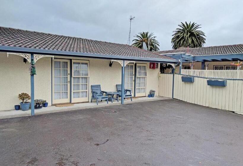 Студия Стандарт, The Cave Motel