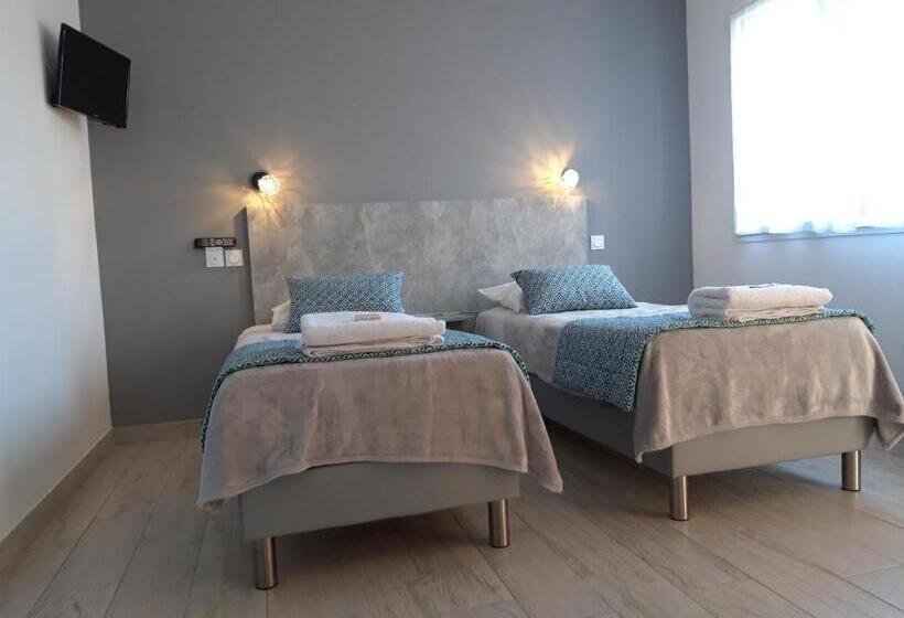 سوئیت 2 خوابه, Chez Les J Folais   3 Kms Puy Dufou   Les Epesses