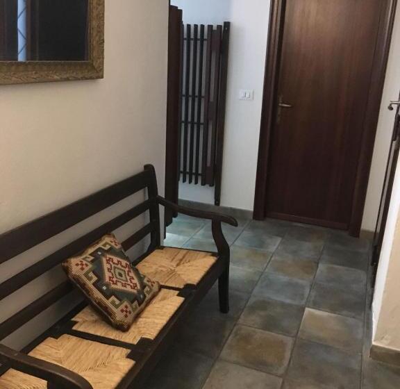 اتاق استاندارد, Alla Rotonda Dai Santi