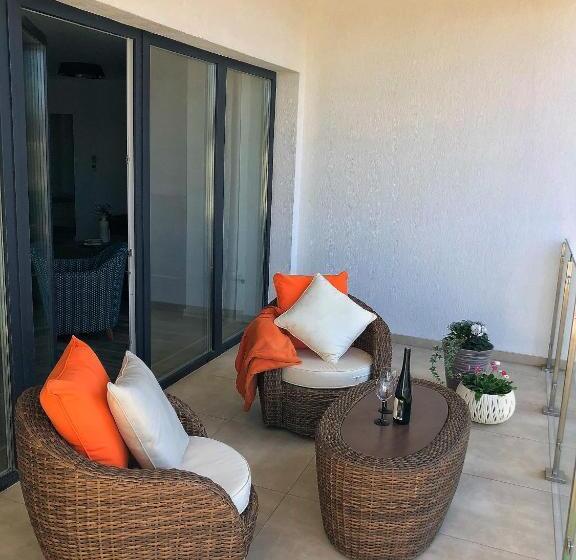 Апартаменты 2 Спальни, Moment Apartments