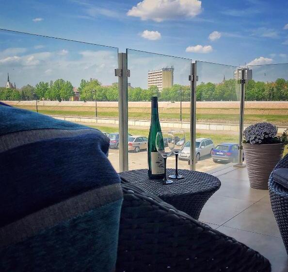 Апартаменты 2 Спальни, Moment Apartments