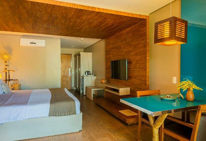 سوییت با چشمانداز استخر, Carmel Charme Resort