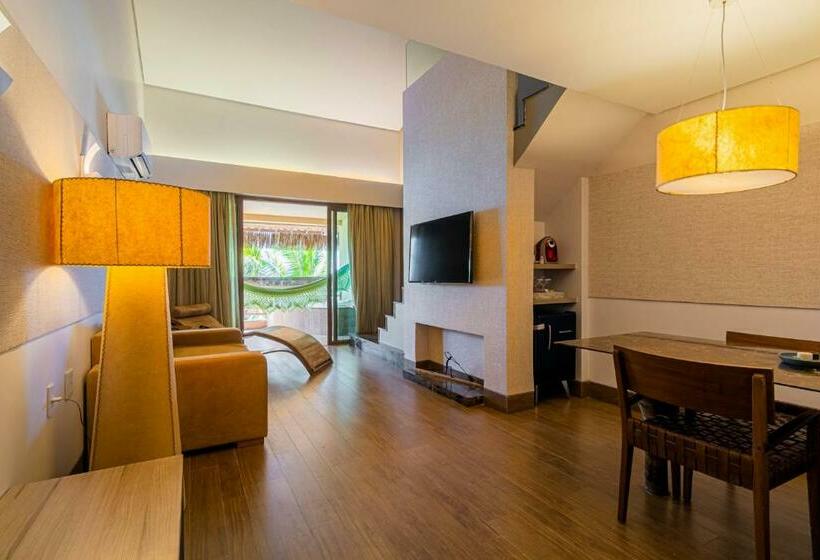 سوئیت با وان آب گرم, Carmel Charme Resort