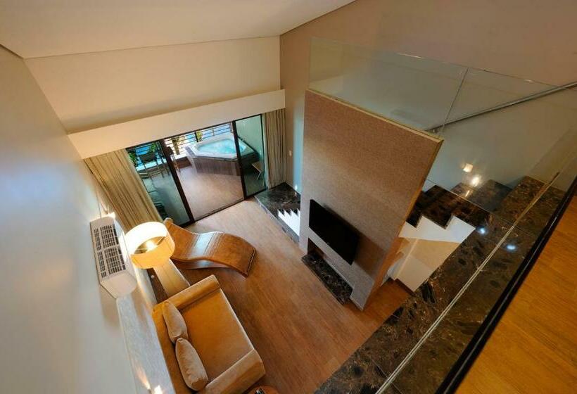 سوئیت با وان آب گرم, Carmel Charme Resort