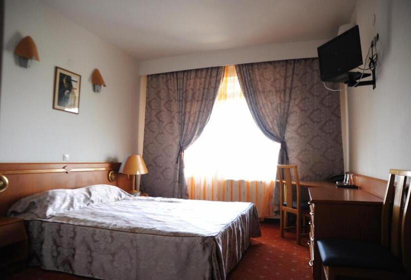 Standard Room, Black Lord