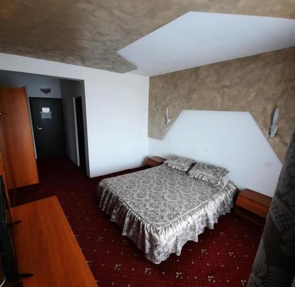 Standard Room, Black Lord