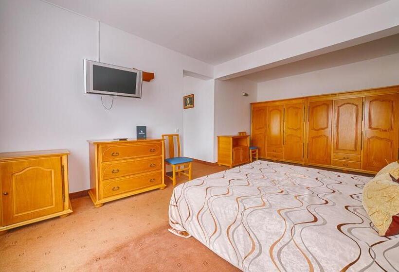 Junior Suite, Black Lord
