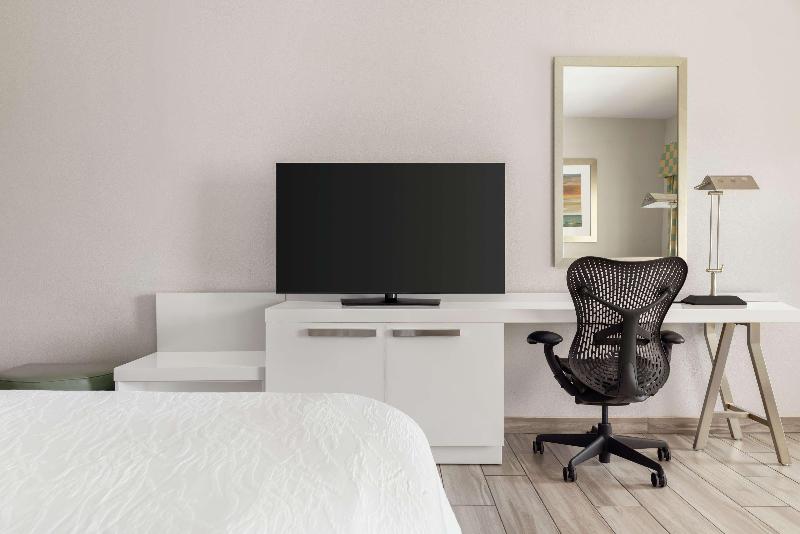 חדר סטנדרט עם מיטת קינג, Hilton Garden Inn South Padre Island Beachfront