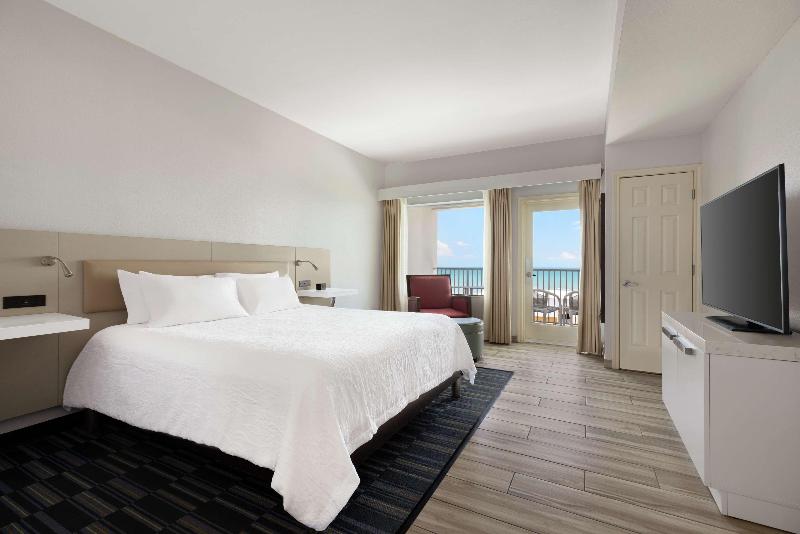Junior Suite met Kingsize Bed, Hilton Garden Inn South Padre Island Beachfront