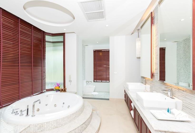 جناح مزود بحمام سباحة, Wyndham Sea Pearl Resort, Phuket