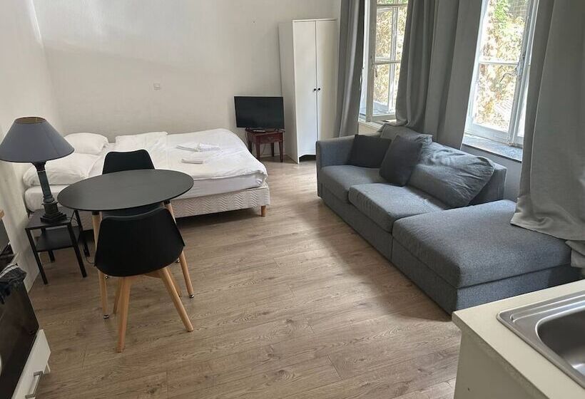 스탠다드 스튜디오, Bed Collège