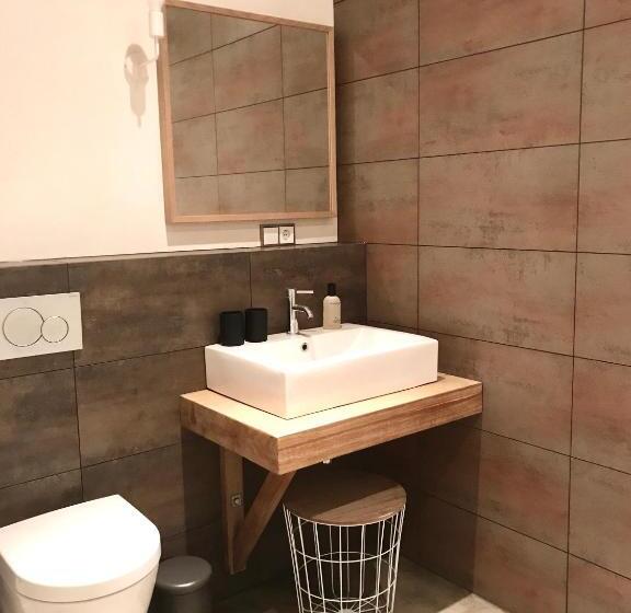 Quarto Estandar, B&b No. 42