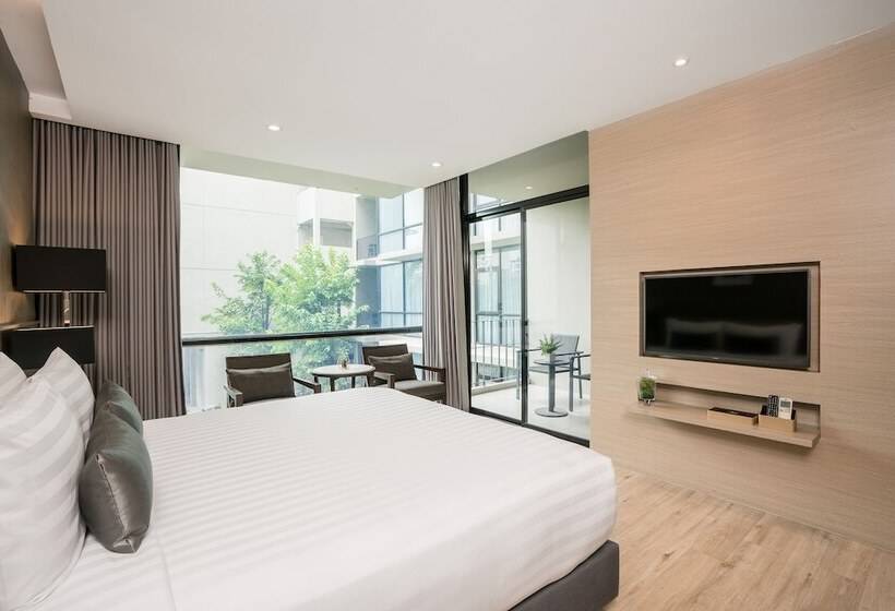 풀장 전망 디럭스 룸, Altera Hotel And Residence By At Mind