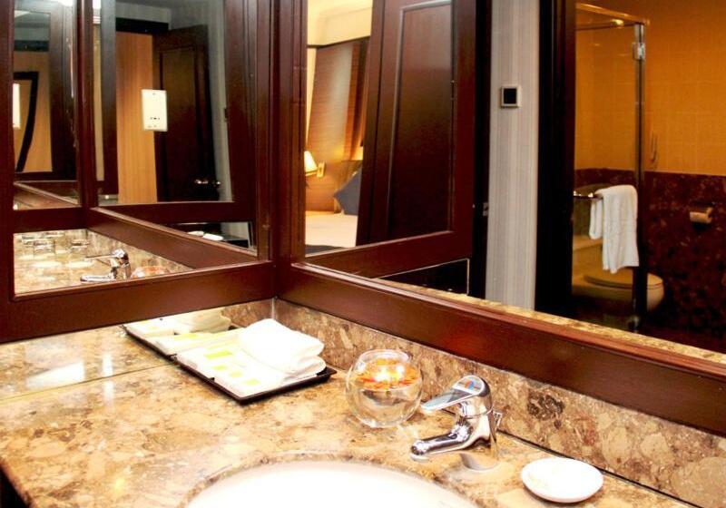 اتاق لوکس سه تخته, Mardhiyyah Hotel And Suites