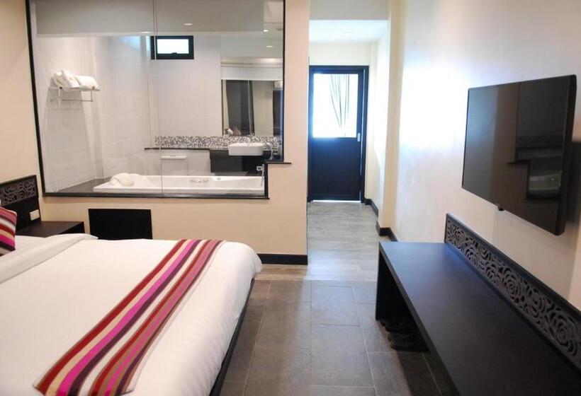 سوئیت با چشم‌انداز رودخانه, Monsane River Kwai Resort