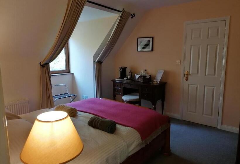 Deluxe Room King Size Bed, Valhalla Bnb