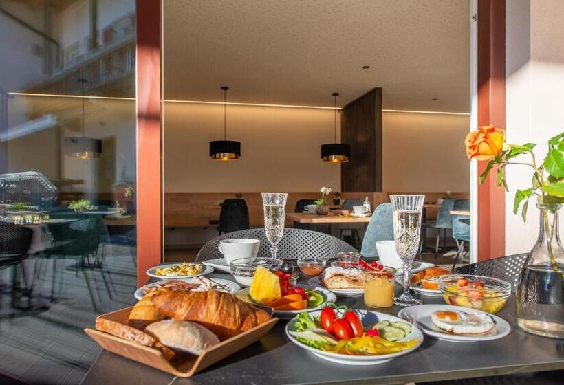 Номер Deluxe с Балконом, Rebenheim