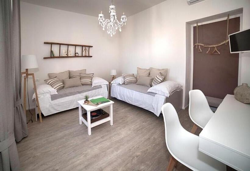 Четырехместный Номер Стандарт, Amarti Suites B&b