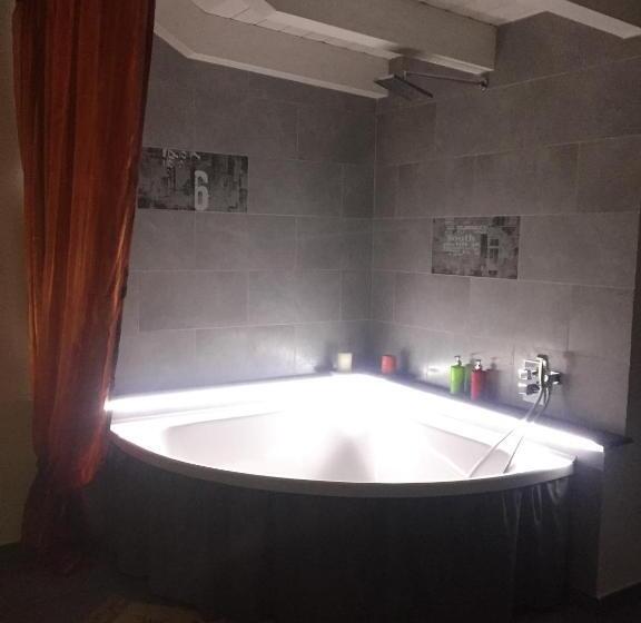 استودیوی سوپریور, Walter